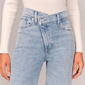 Abercrombie & Fitch Curve Love Ultra High Rise 90's Straight Jean